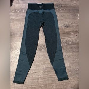 High waisted seamless leggings size small! Never worn
